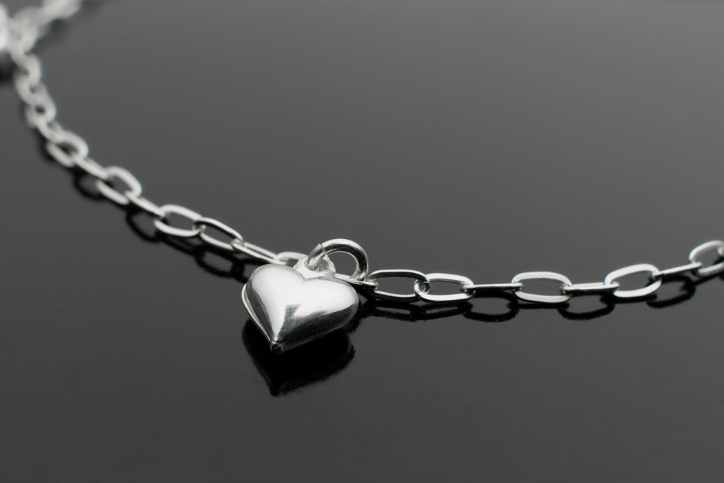 Silver Jewelry Trends 2026: What Wholesale Buyers Are Ordering